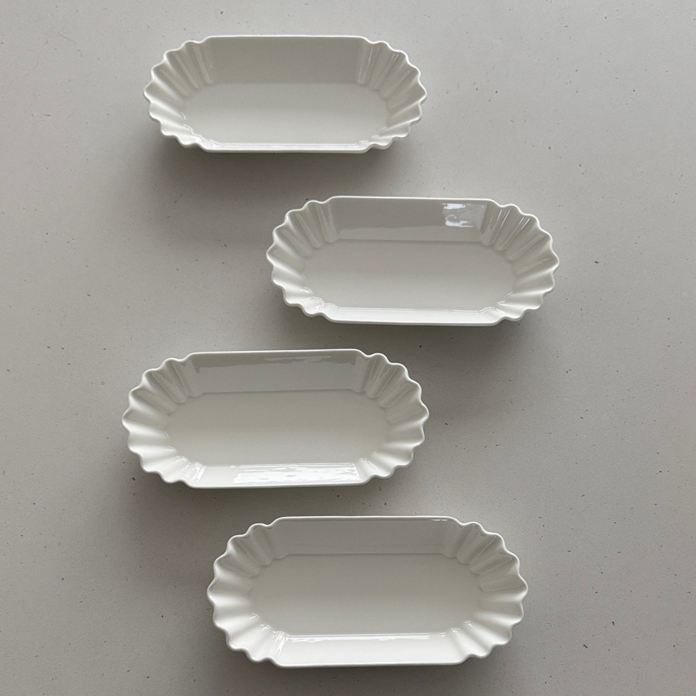 Set of 4 White Scalloped Ceramic Dishes